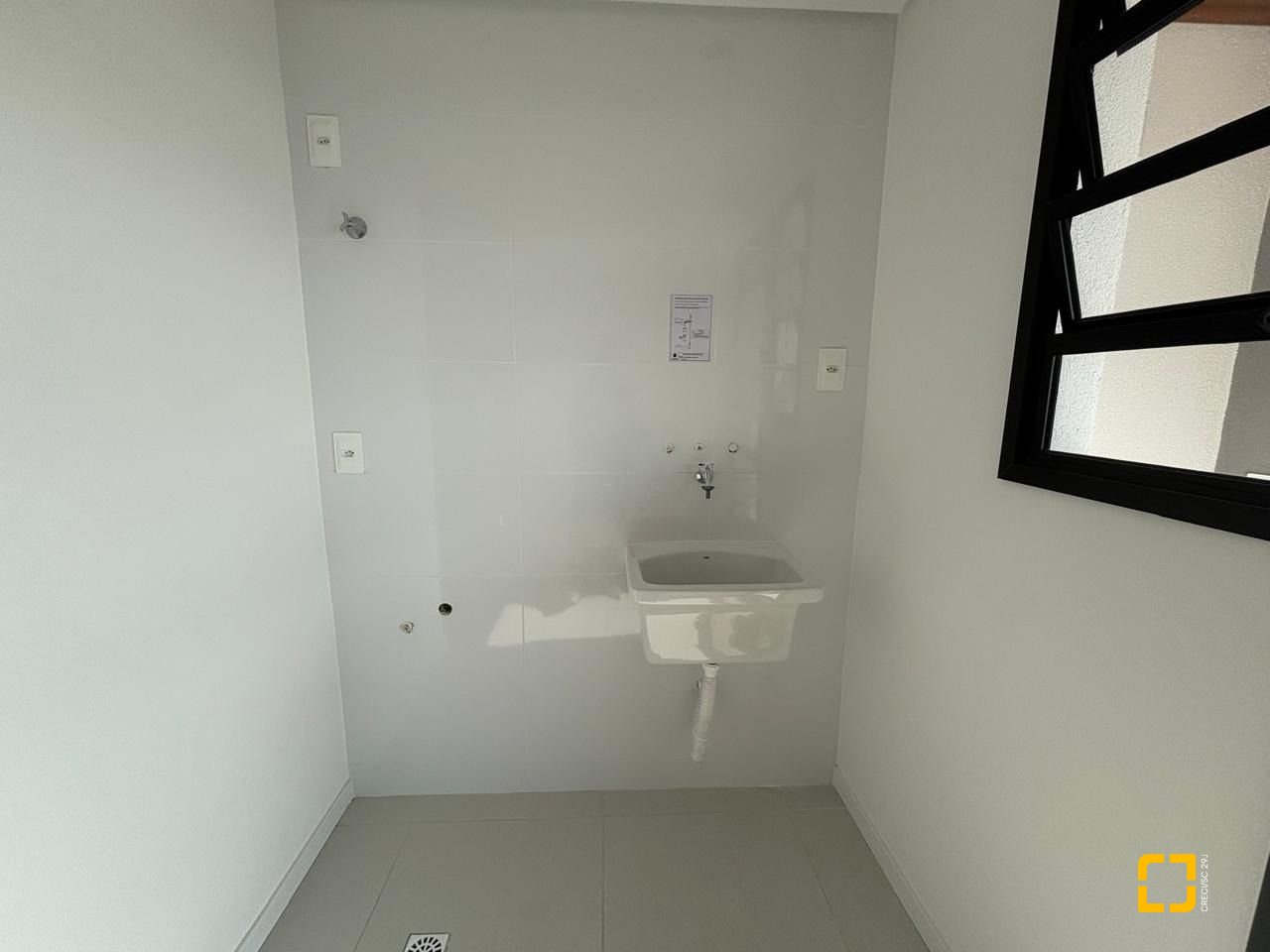 Apartamento com 86m², 2 quartos (sendo 1 suíte), 2 garagens, no bairro Barreiros em São José