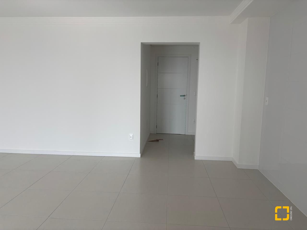 Apartamento com 86m², 2 quartos (sendo 1 suíte), 2 garagens, no bairro Barreiros em São José