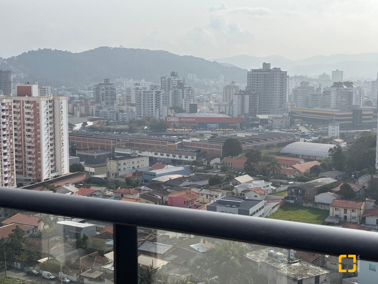 Apartamento com 86m², 2 quartos (sendo 1 suíte), 2 garagens, no bairro Barreiros em São José