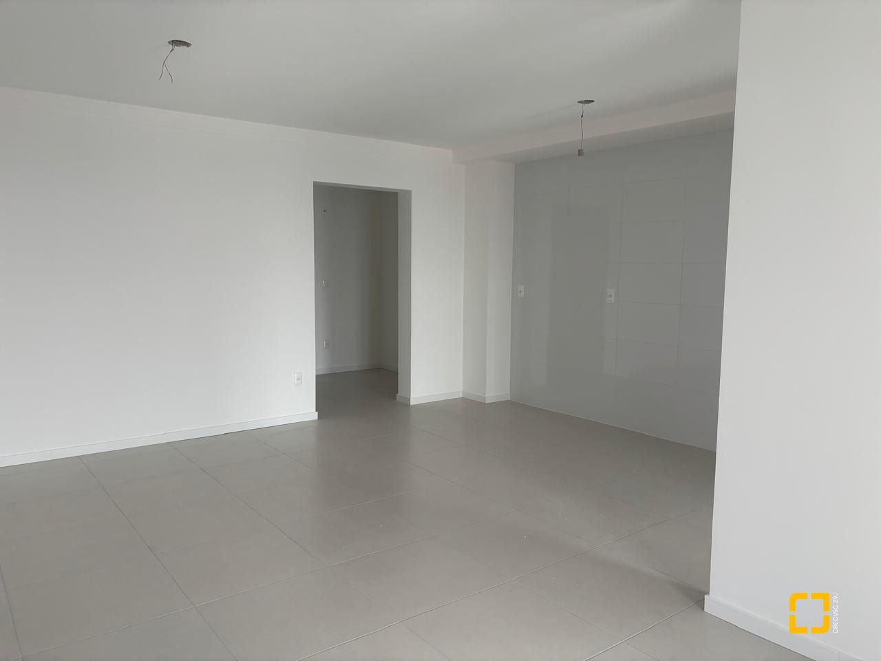 Apartamento com 86m², 2 quartos (sendo 1 suíte), 2 garagens, no bairro Barreiros em São José