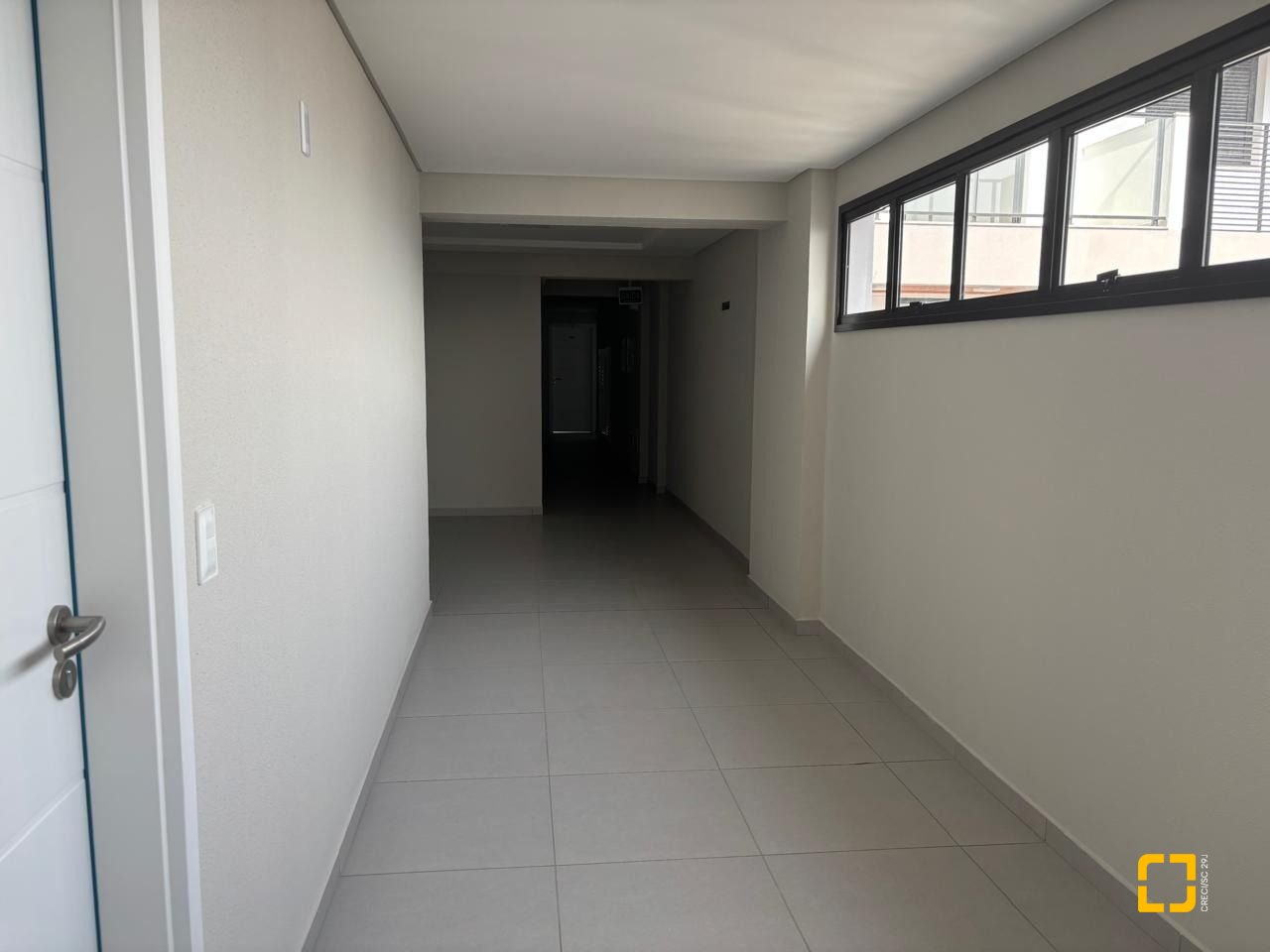 Apartamento com 86m², 2 quartos (sendo 1 suíte), 2 garagens, no bairro Barreiros em São José