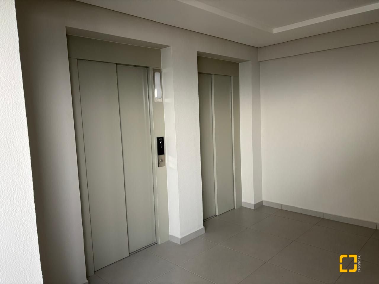 Apartamento com 86m², 2 quartos (sendo 1 suíte), 2 garagens, no bairro Barreiros em São José