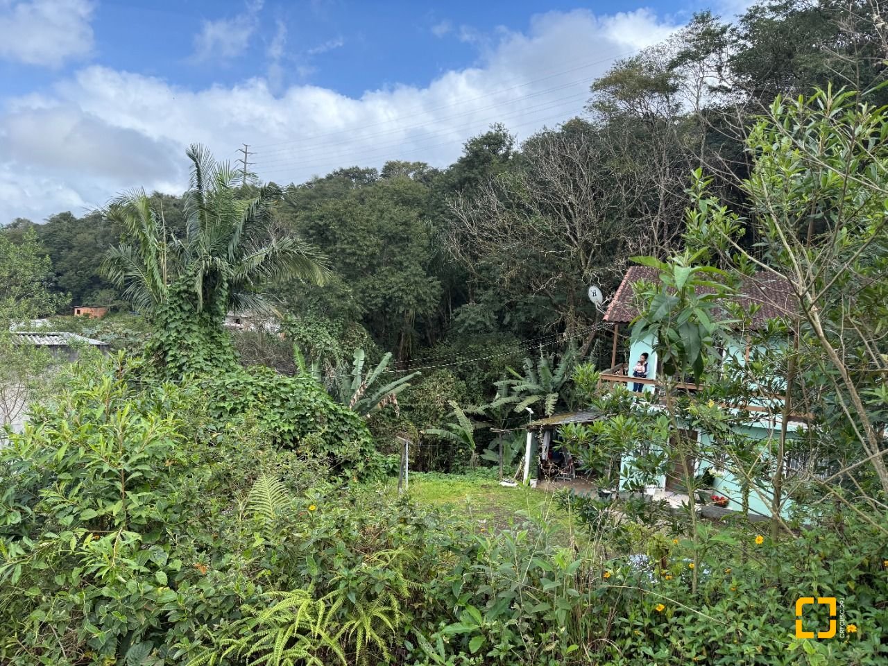 Casa com 137m², 5 quartos (sendo 1 suíte), 4 garagens, no bairro Forquilhinhas em São José