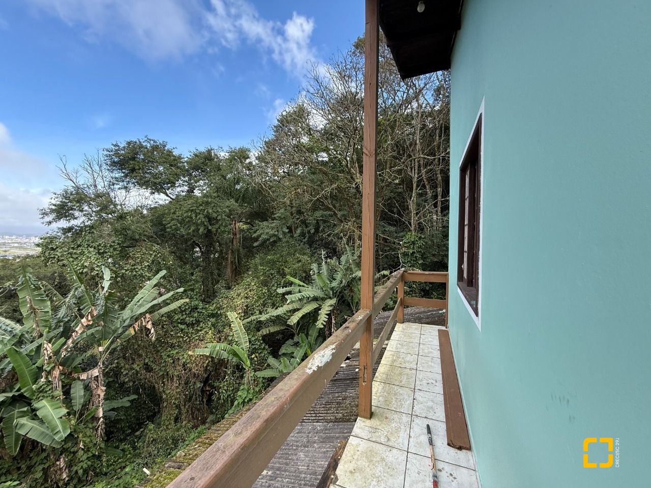 Casa com 137m², 5 quartos (sendo 1 suíte), 4 garagens, no bairro Forquilhinhas em São José