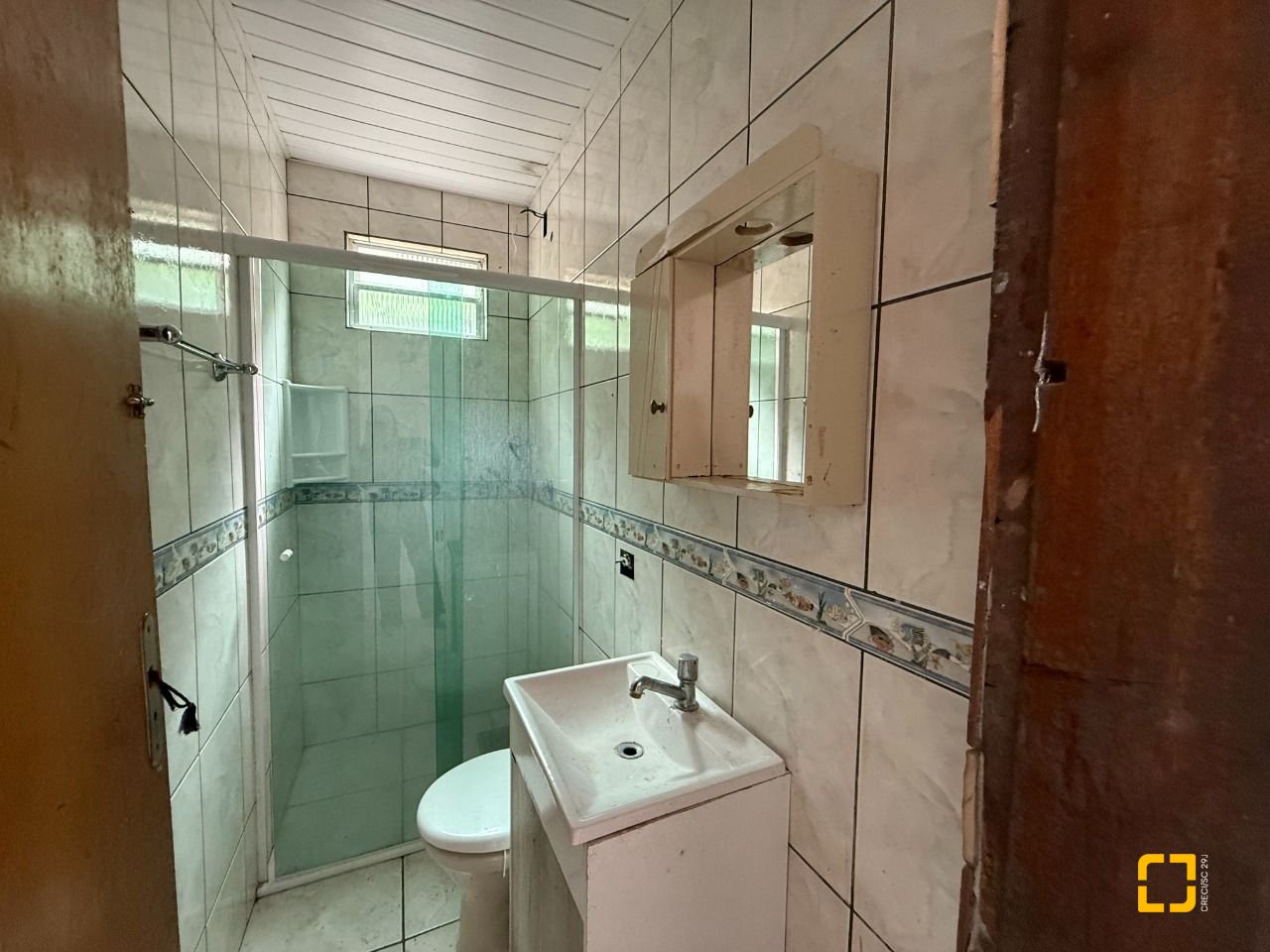 Casa com 137m², 5 quartos (sendo 1 suíte), 4 garagens, no bairro Forquilhinhas em São José