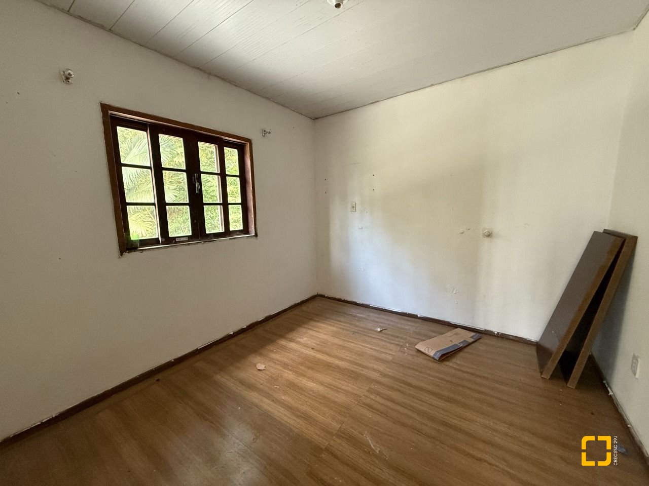 Casa com 137m², 5 quartos (sendo 1 suíte), 4 garagens, no bairro Forquilhinhas em São José