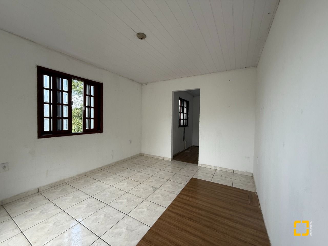 Casa com 137m², 5 quartos (sendo 1 suíte), 4 garagens, no bairro Forquilhinhas em São José