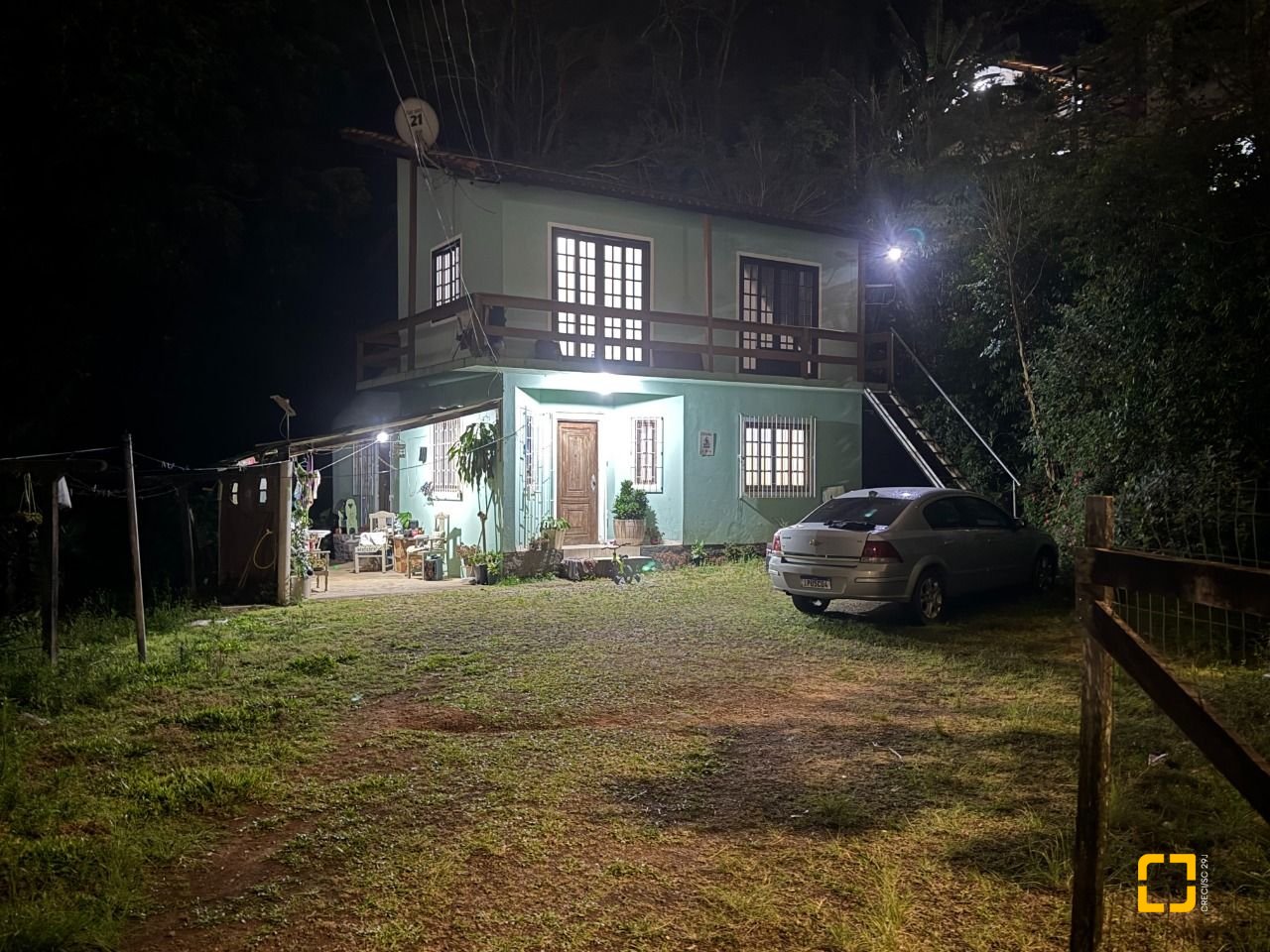 Casa com 137m², 5 quartos (sendo 1 suíte), 4 garagens, no bairro Forquilhinhas em São José