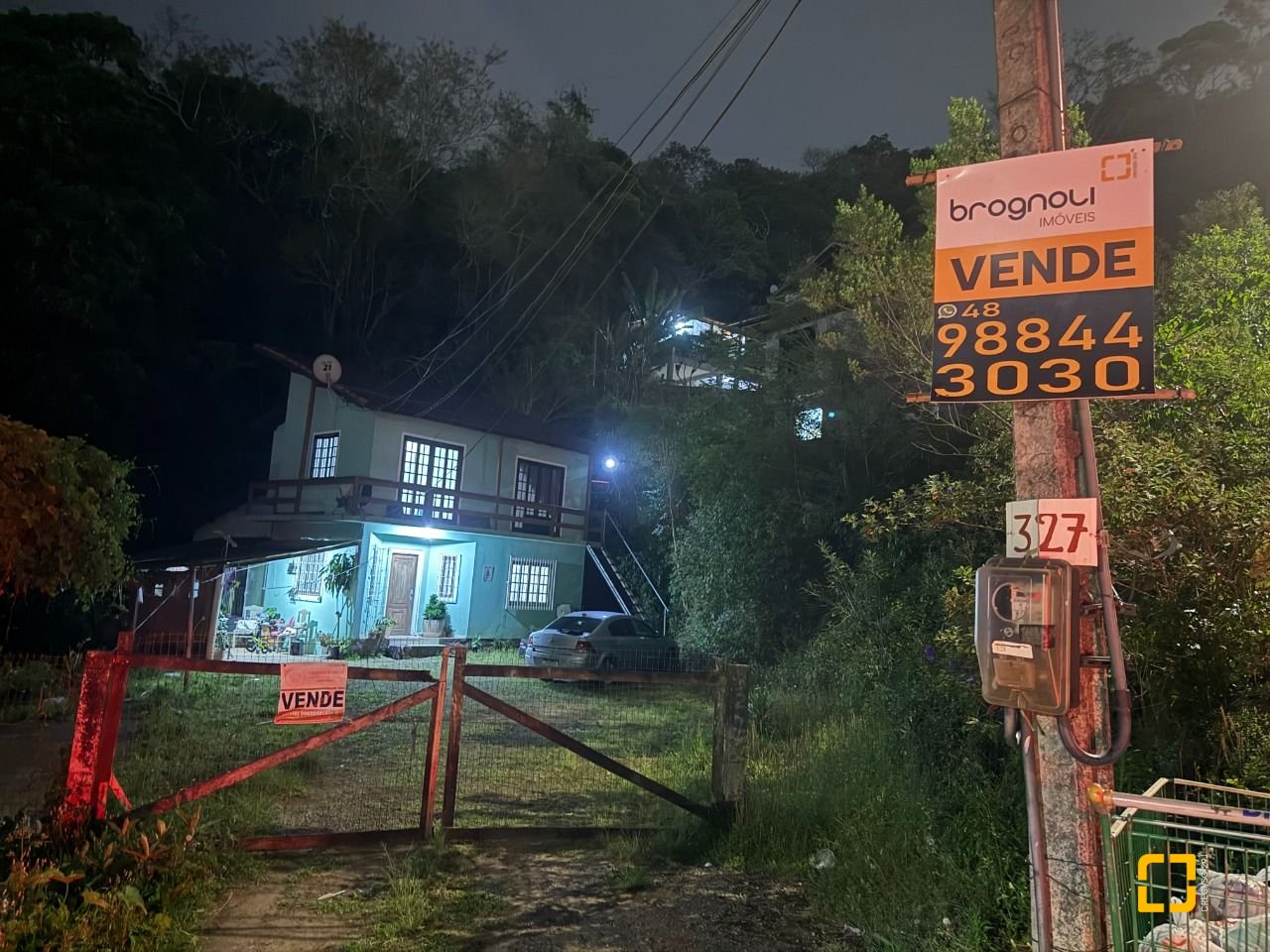 Casa com 137m², 5 quartos (sendo 1 suíte), 4 garagens, no bairro Forquilhinhas em São José