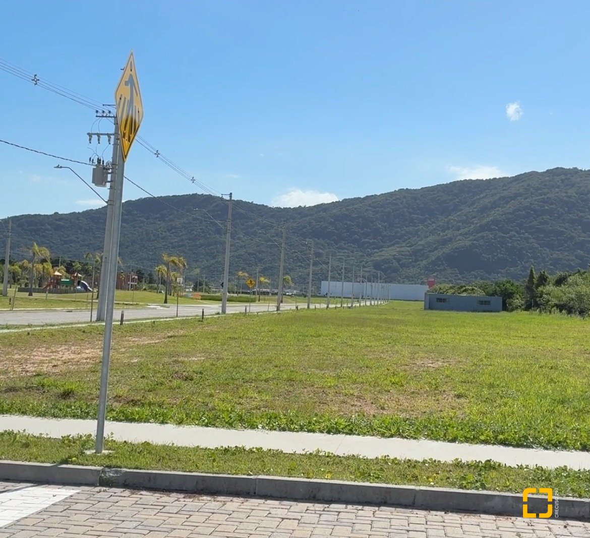 Terreno com 385m², no bairro São João do Rio Vermelho em Florianópolis