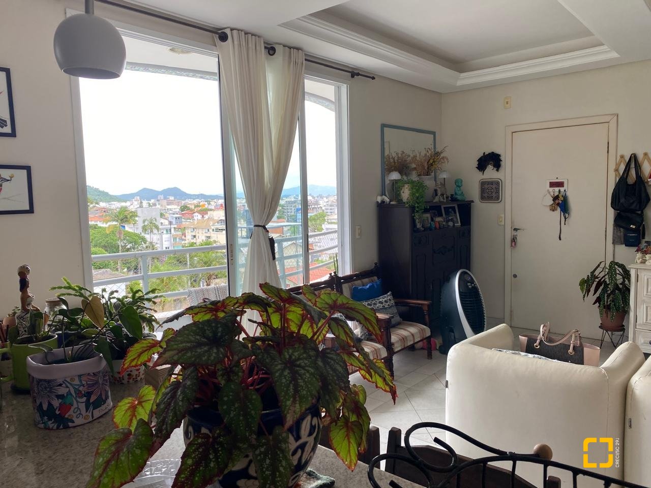 Apartamento com 111m², 4 quartos (sendo 1 suíte), 2 garagens, no bairro Jurerê em Florianópolis