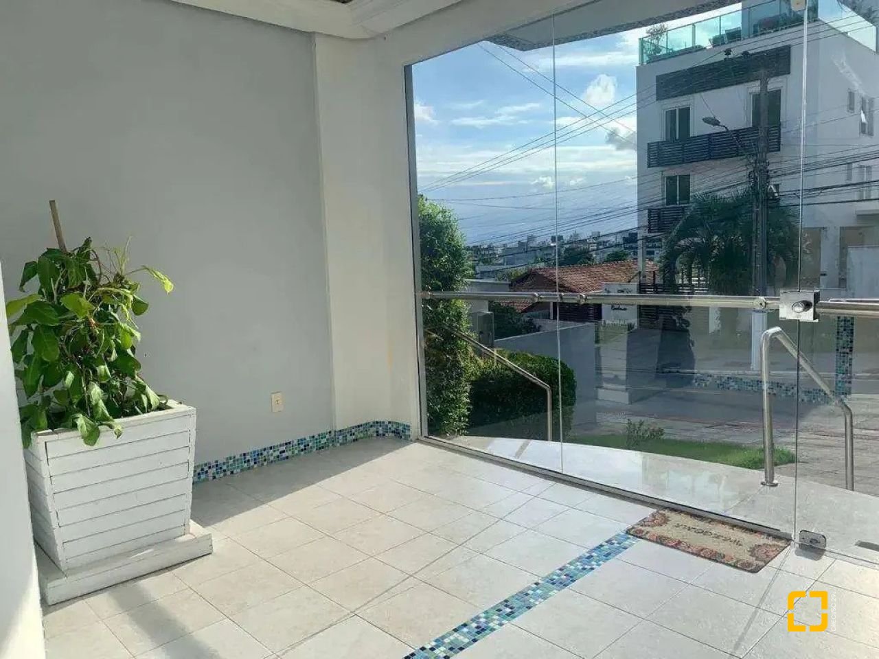 Apartamento com 111m², 4 quartos (sendo 1 suíte), 2 garagens, no bairro Jurerê em Florianópolis
