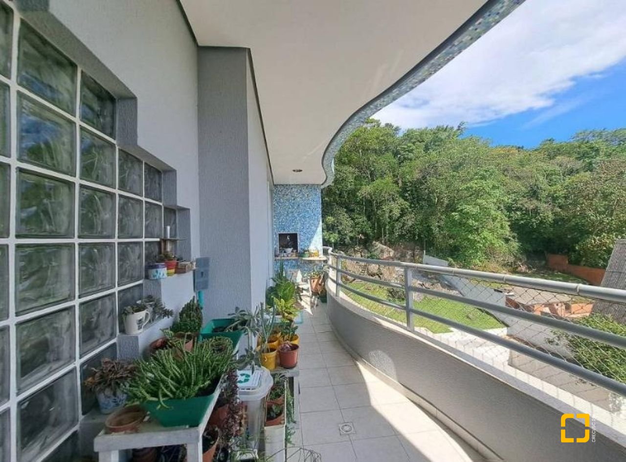 Apartamento com 111m², 4 quartos (sendo 1 suíte), 2 garagens, no bairro Jurerê em Florianópolis