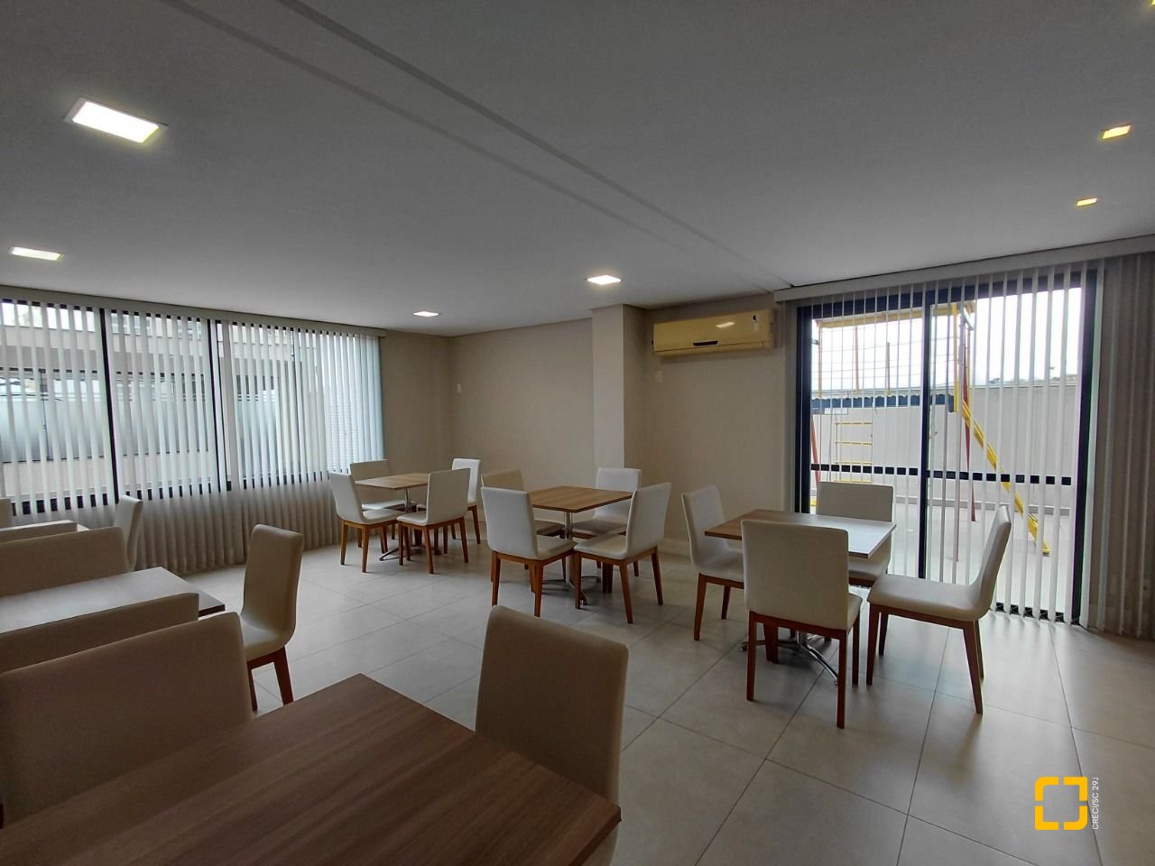 Apartamento com 89m², 4 quartos (sendo 1 suíte), 1 garagem, no bairro Centro em Florianópolis