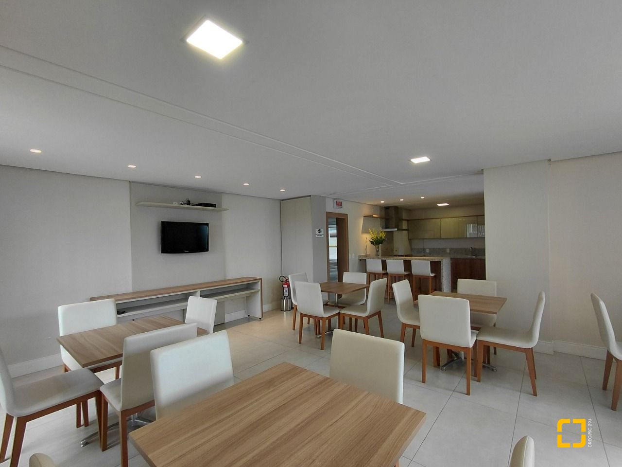 Apartamento com 89m², 4 quartos (sendo 1 suíte), 1 garagem, no bairro Centro em Florianópolis