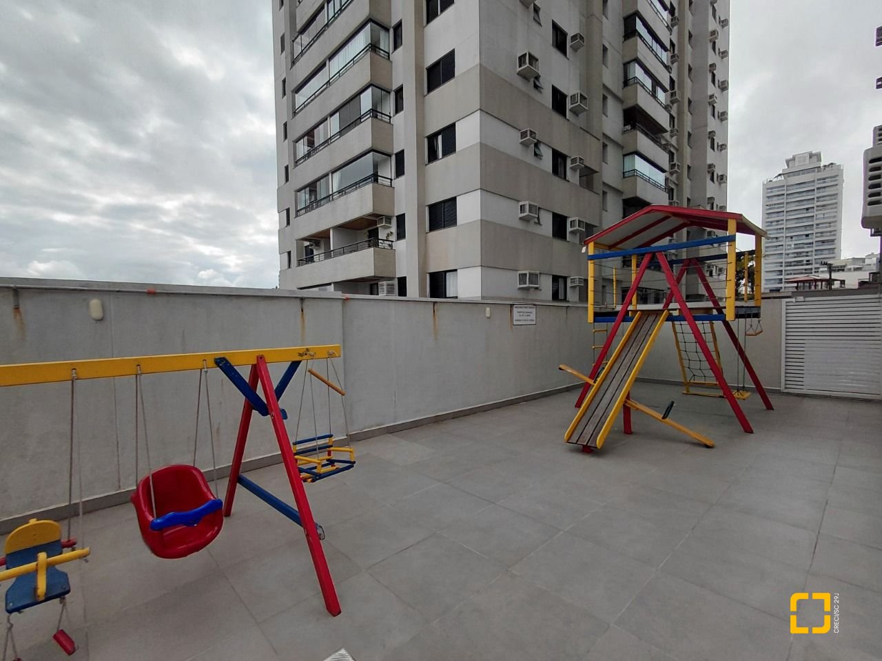 Apartamento com 89m², 4 quartos (sendo 1 suíte), 1 garagem, no bairro Centro em Florianópolis