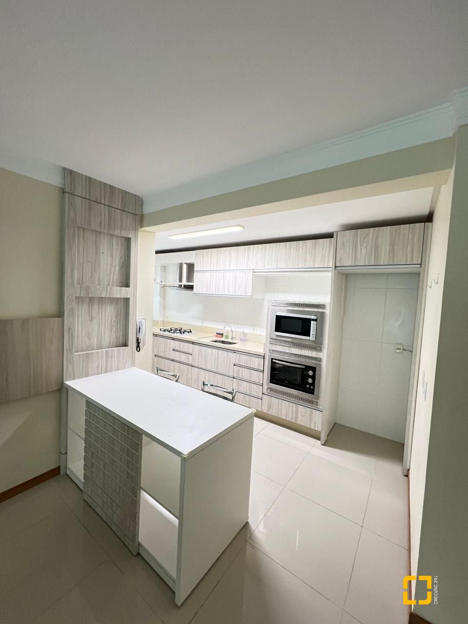 Apartamento com 122m², 4 quartos (sendo 1 suíte), 1 garagem, no bairro Ingleses do Rio Vermelho em Florianópolis
