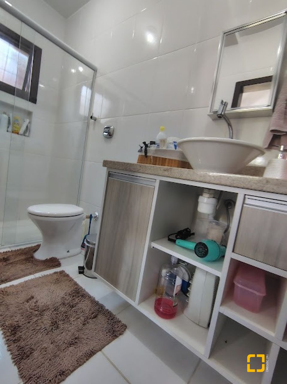 Casa com 148m², 4 quartos (sendo 1 suíte), 2 garagens, no bairro Cachoeira do Bom Jesus em Florianópolis
