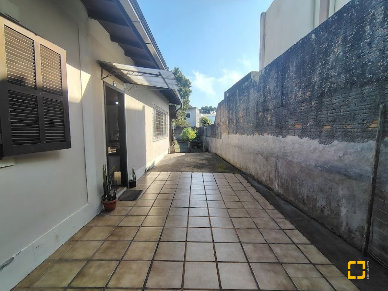 Casa com 148m², 4 quartos (sendo 1 suíte), 2 garagens, no bairro Cachoeira do Bom Jesus em Florianópolis