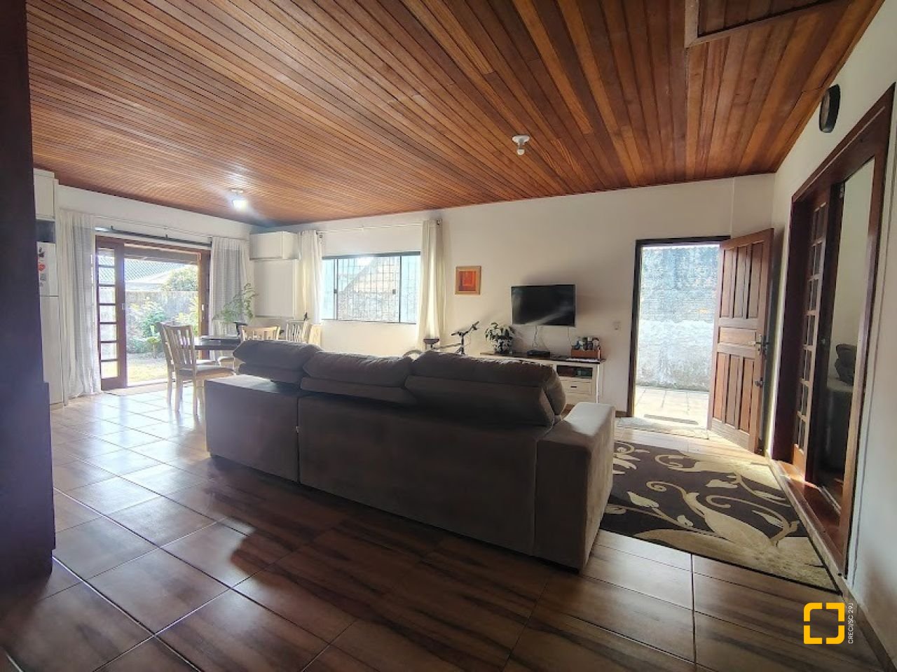 Casa com 148m², 4 quartos (sendo 1 suíte), 2 garagens, no bairro Cachoeira do Bom Jesus em Florianópolis