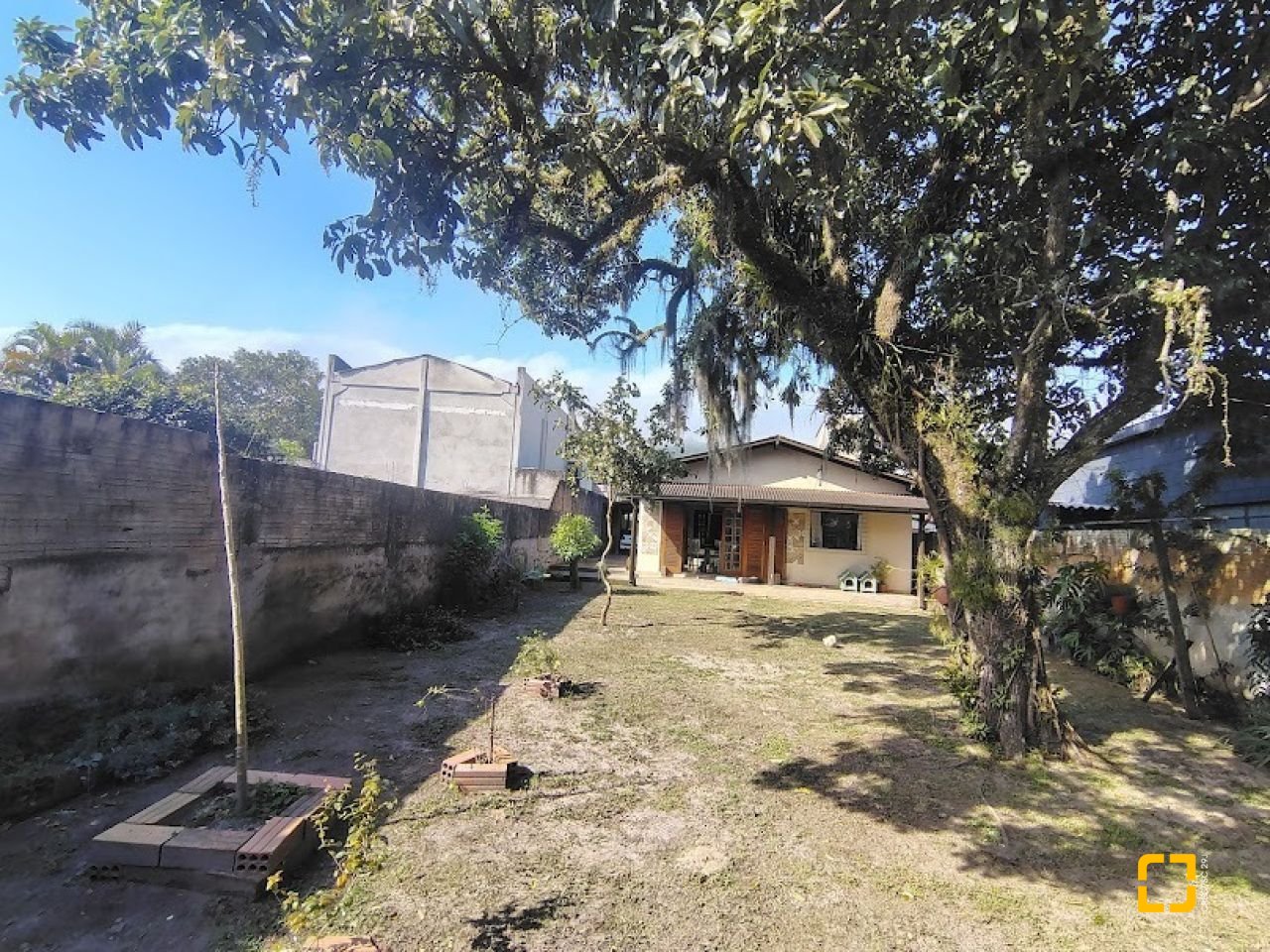 Casa com 148m², 4 quartos (sendo 1 suíte), 2 garagens, no bairro Cachoeira do Bom Jesus em Florianópolis