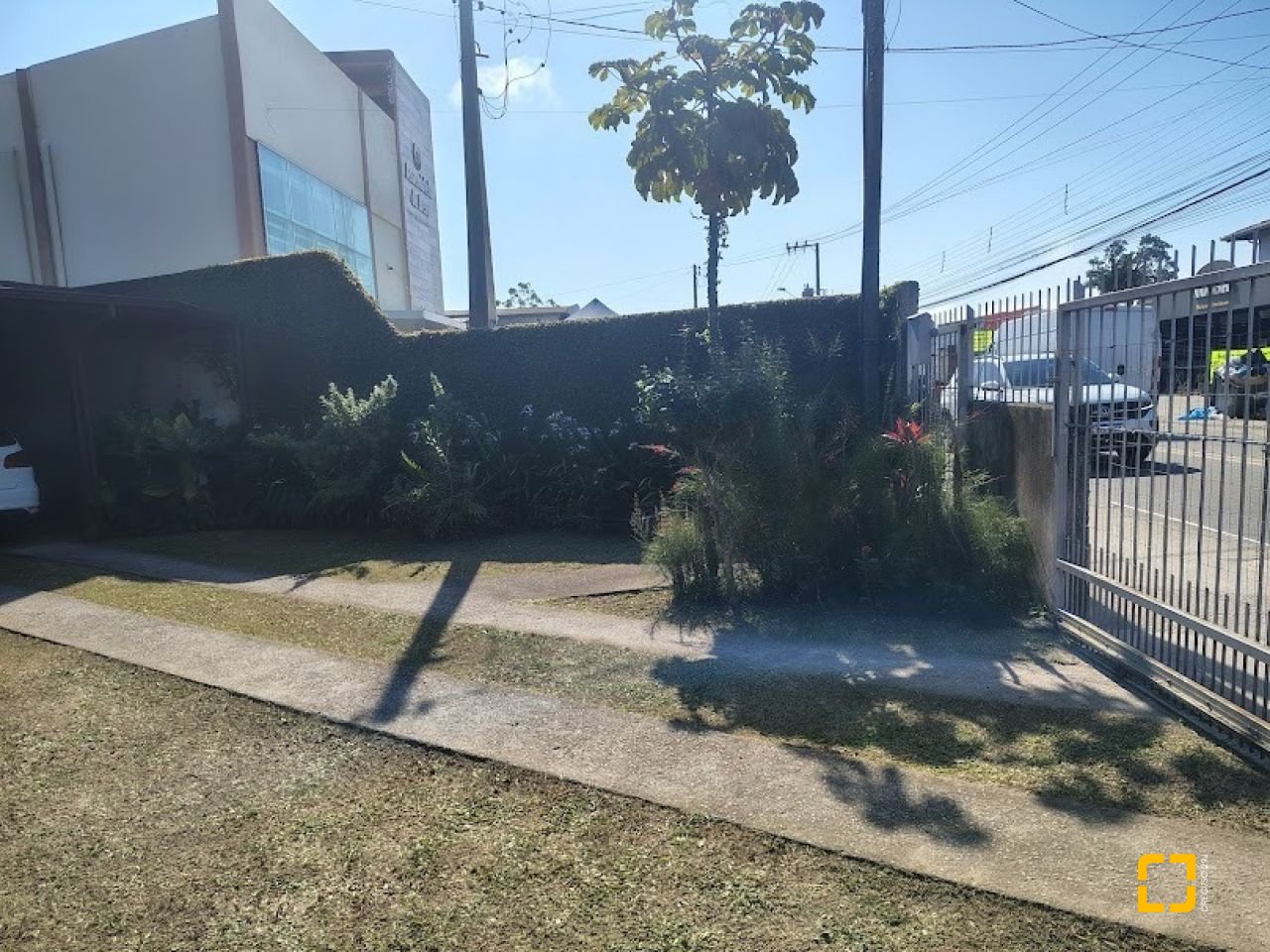 Casa com 148m², 4 quartos (sendo 1 suíte), 2 garagens, no bairro Cachoeira do Bom Jesus em Florianópolis