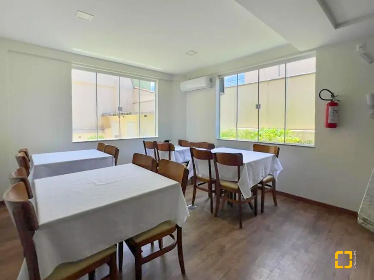 Cobertura com 258m², 4 quartos (sendo 1 suíte), 3 garagens, no bairro Estreito em Florianópolis
