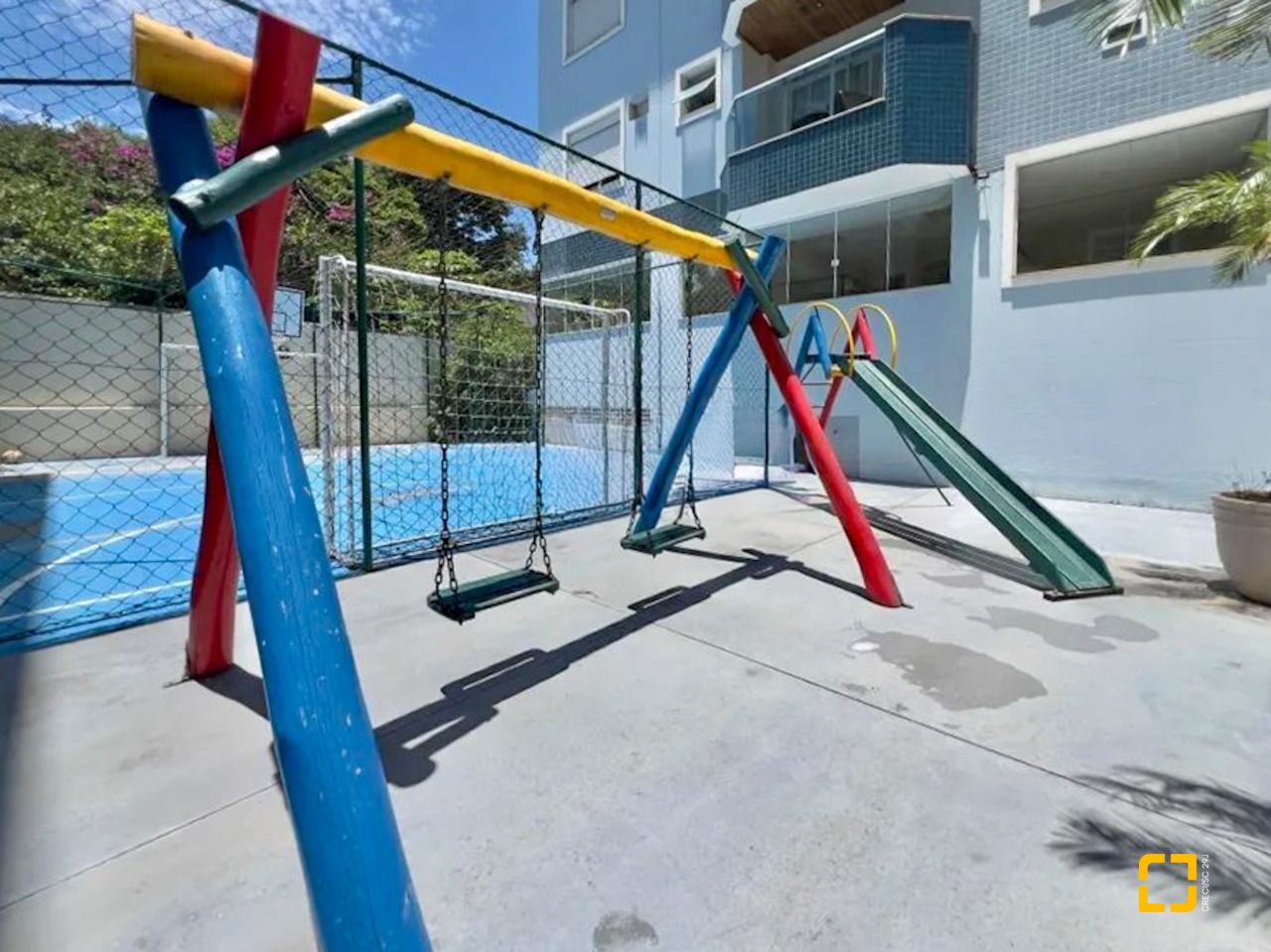 Cobertura com 258m², 4 quartos (sendo 1 suíte), 3 garagens, no bairro Estreito em Florianópolis