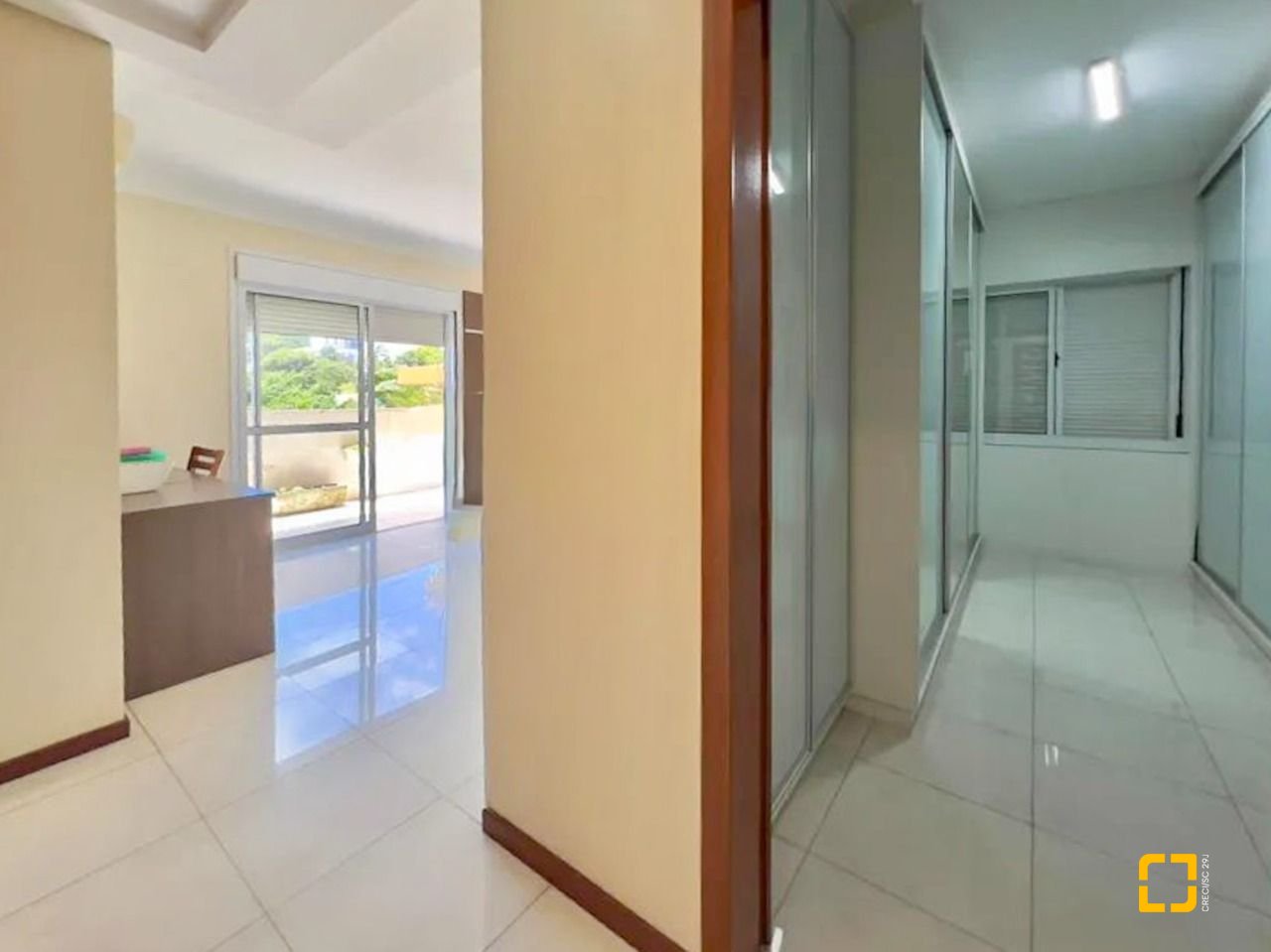 Cobertura com 258m², 4 quartos (sendo 1 suíte), 3 garagens, no bairro Estreito em Florianópolis