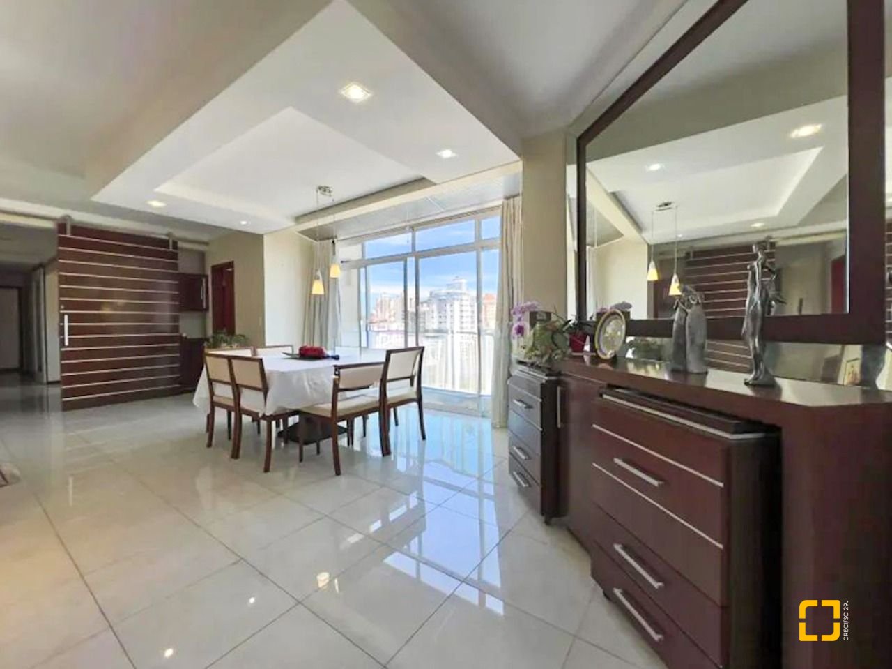 Cobertura com 258m², 4 quartos (sendo 1 suíte), 3 garagens, no bairro Estreito em Florianópolis
