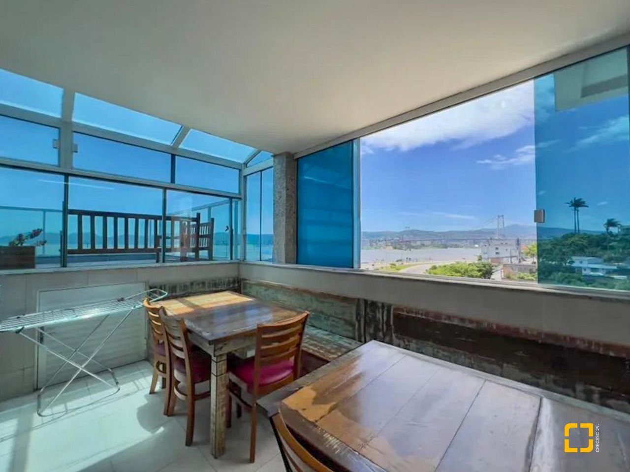 Cobertura com 258m², 4 quartos (sendo 1 suíte), 3 garagens, no bairro Estreito em Florianópolis
