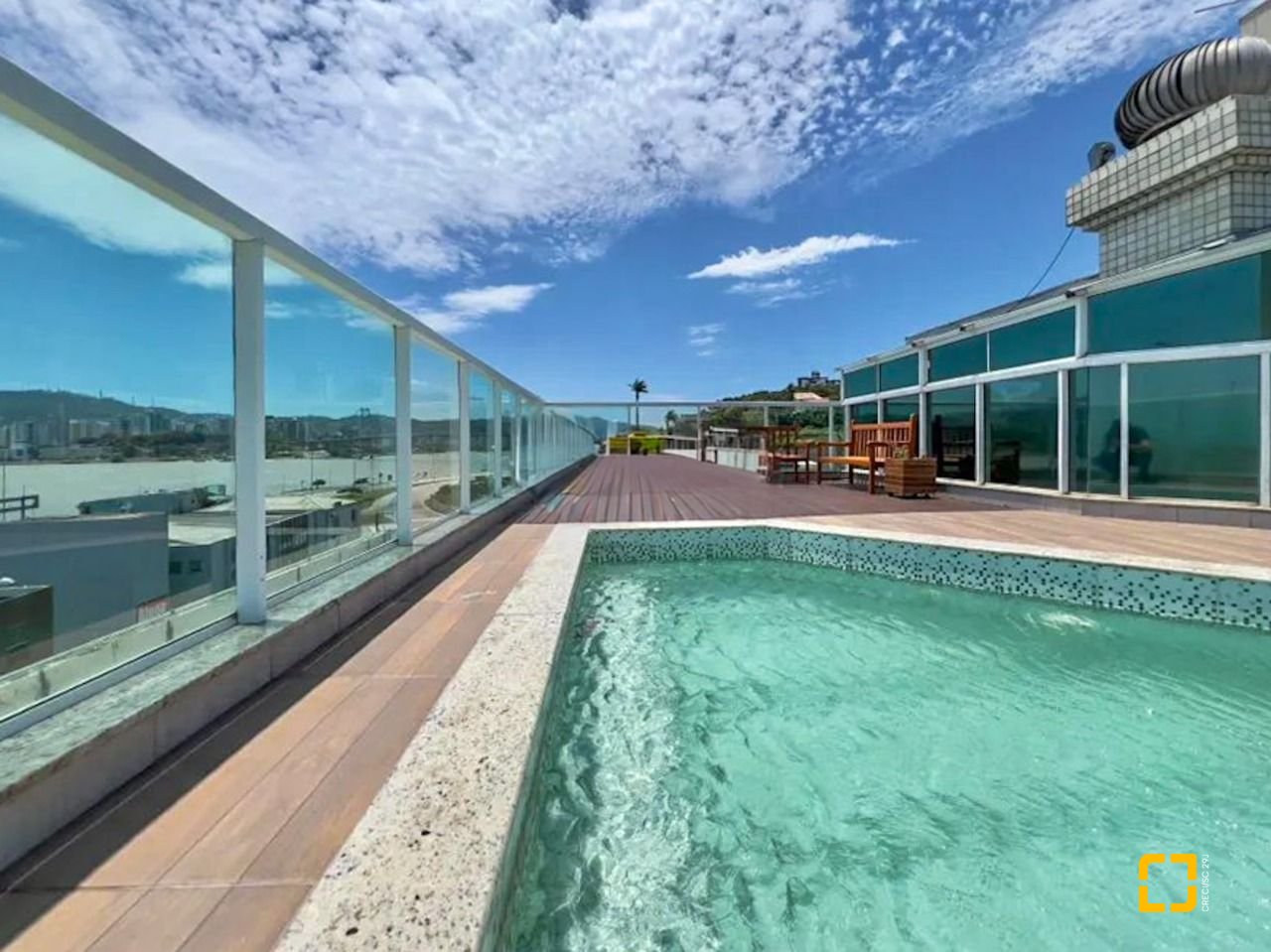 Cobertura com 258m², 4 quartos (sendo 1 suíte), 3 garagens, no bairro Estreito em Florianópolis