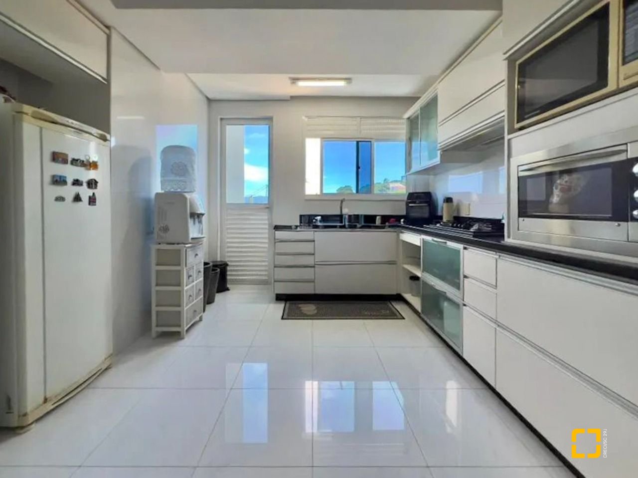 Cobertura com 258m², 4 quartos (sendo 1 suíte), 3 garagens, no bairro Estreito em Florianópolis
