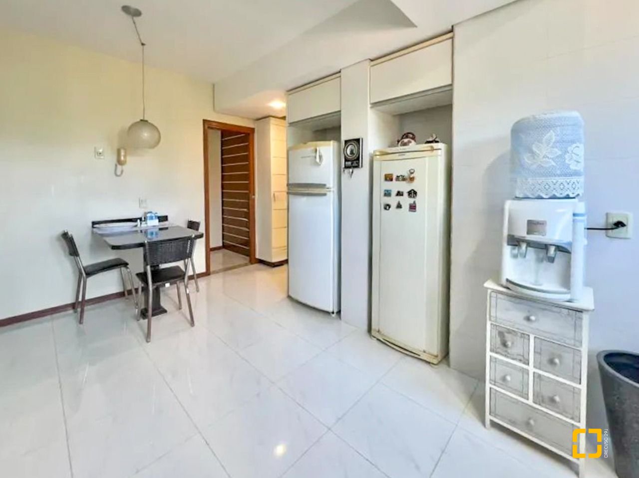 Cobertura com 258m², 4 quartos (sendo 1 suíte), 3 garagens, no bairro Estreito em Florianópolis
