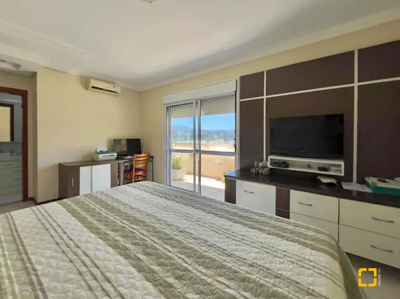 Cobertura com 258m², 4 quartos (sendo 1 suíte), 3 garagens, no bairro Estreito em Florianópolis
