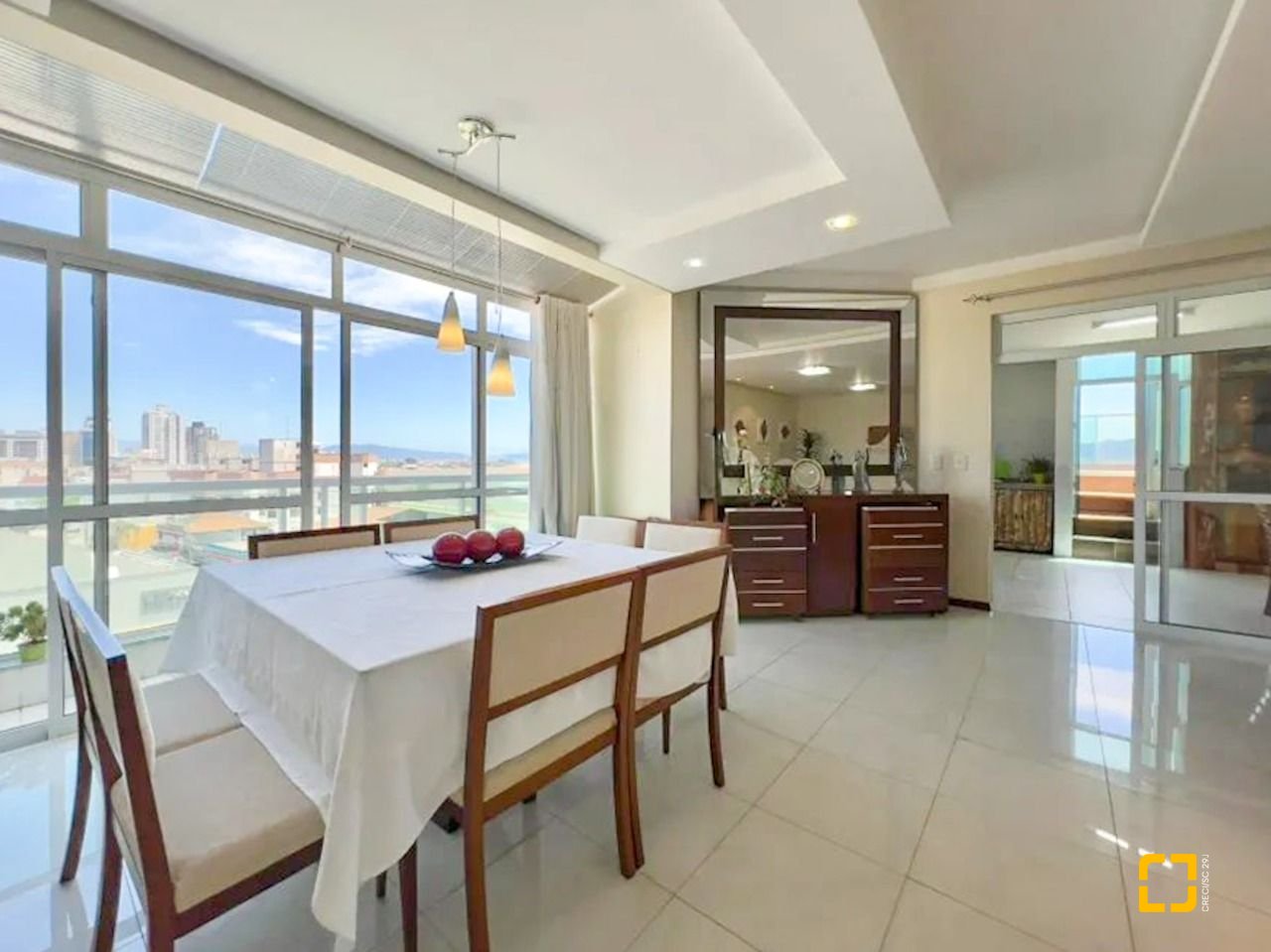 Cobertura com 258m², 4 quartos (sendo 1 suíte), 3 garagens, no bairro Estreito em Florianópolis