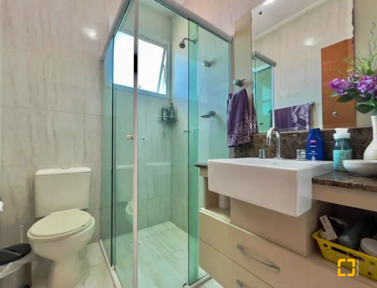 Cobertura com 258m², 4 quartos (sendo 1 suíte), 3 garagens, no bairro Estreito em Florianópolis