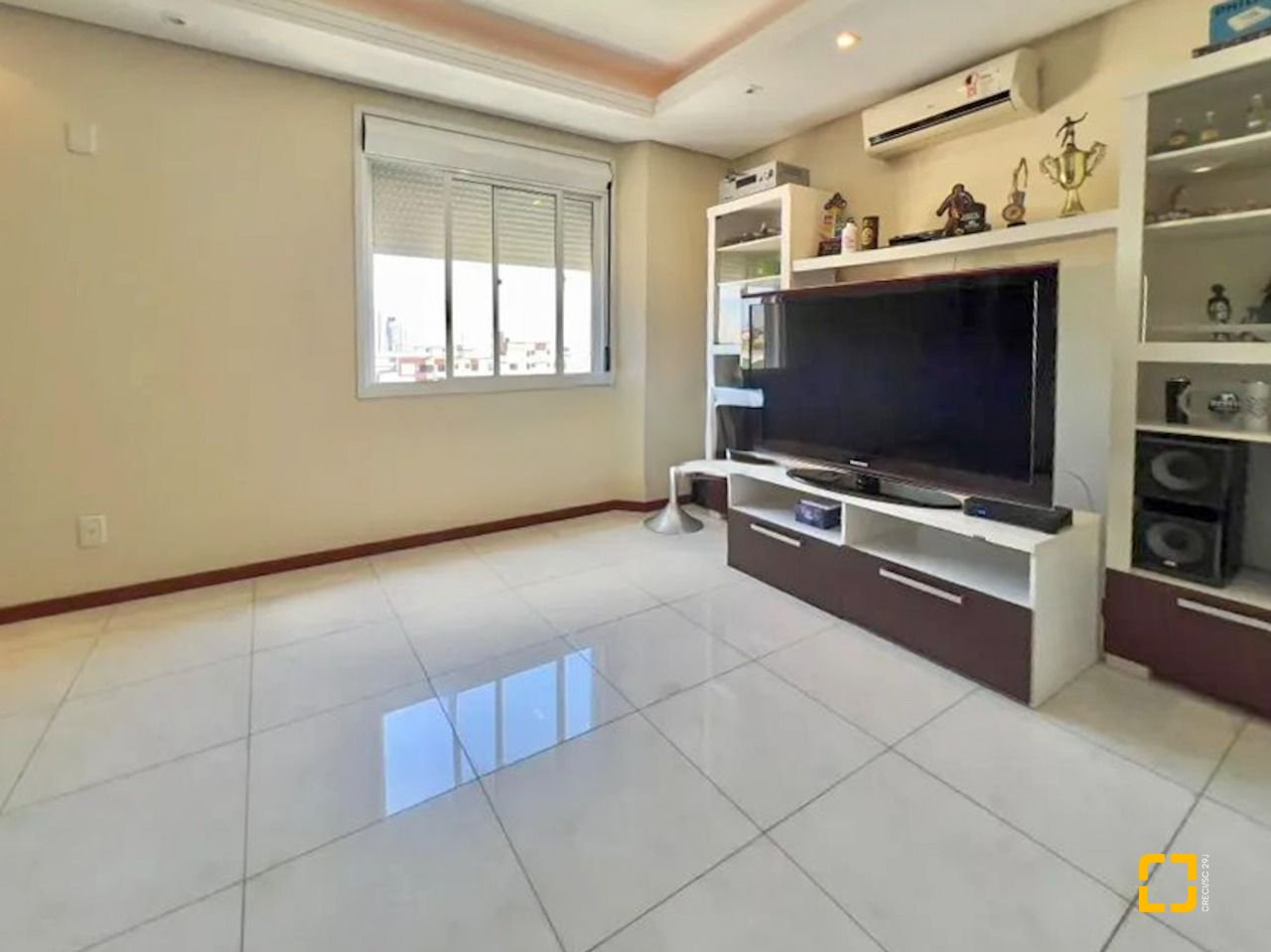 Cobertura com 258m², 4 quartos (sendo 1 suíte), 3 garagens, no bairro Estreito em Florianópolis