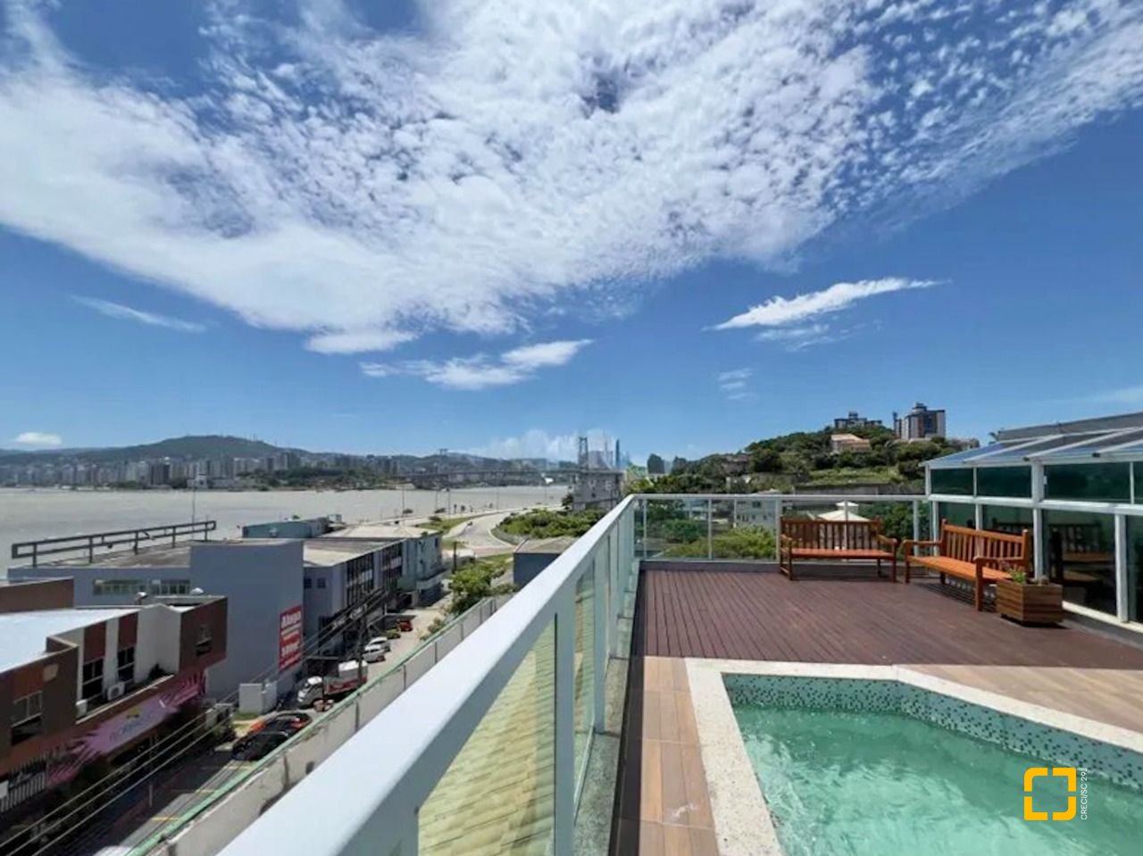 Cobertura com 258m², 4 quartos (sendo 1 suíte), 3 garagens, no bairro Estreito em Florianópolis