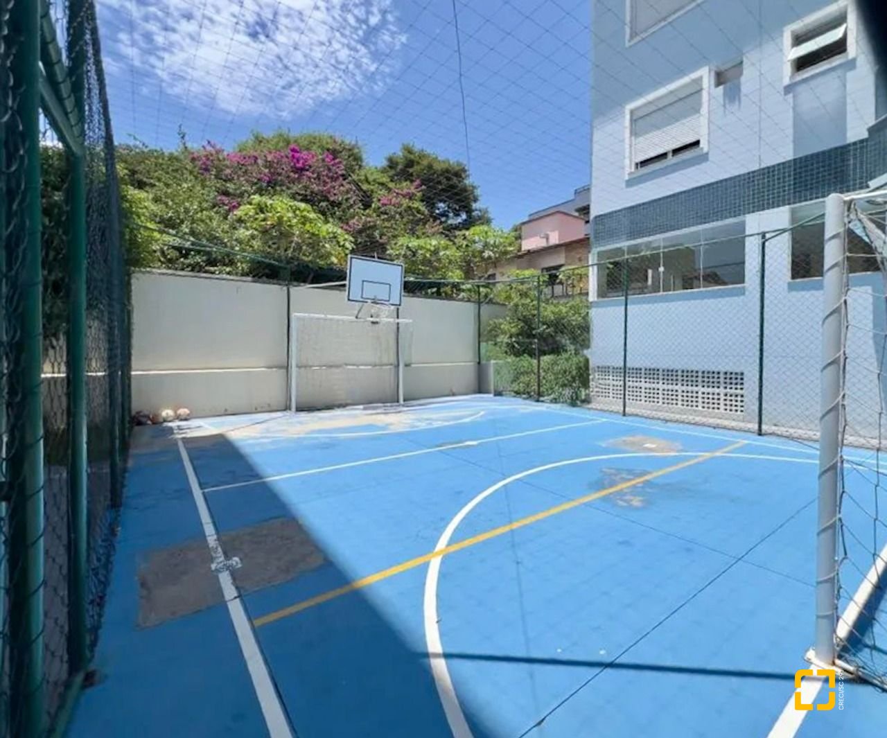 Cobertura com 258m², 4 quartos (sendo 1 suíte), 3 garagens, no bairro Estreito em Florianópolis