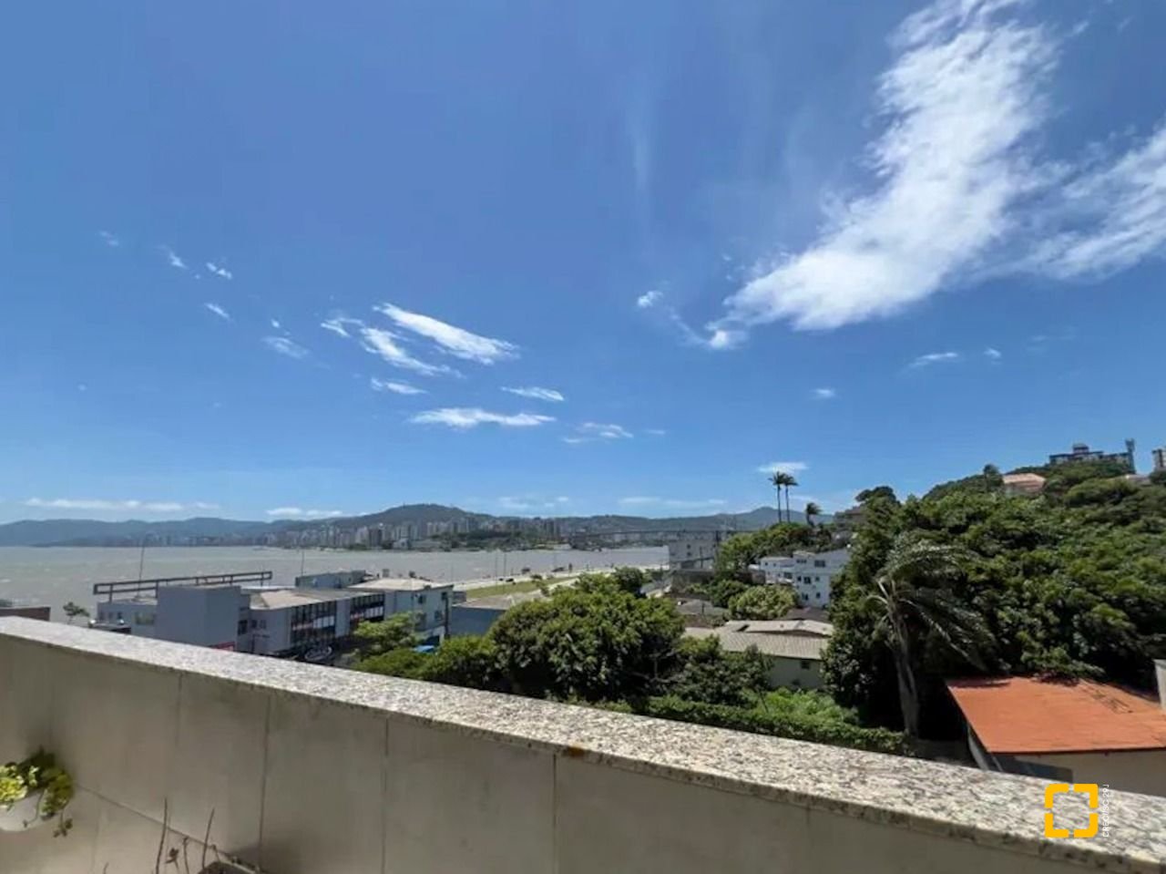Cobertura com 258m², 4 quartos (sendo 1 suíte), 3 garagens, no bairro Estreito em Florianópolis
