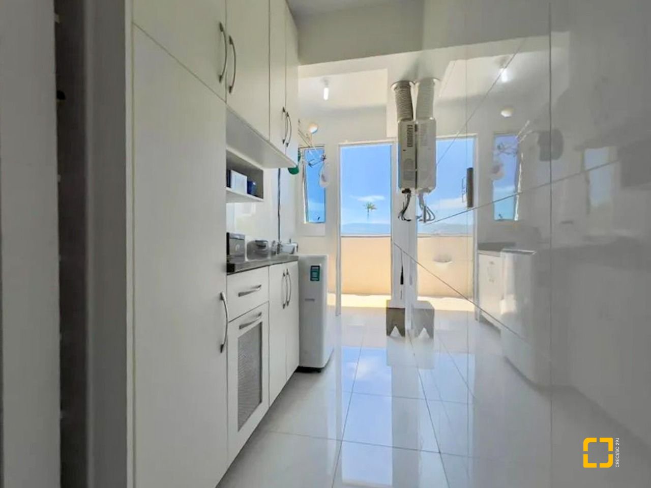 Cobertura com 258m², 4 quartos (sendo 1 suíte), 3 garagens, no bairro Estreito em Florianópolis