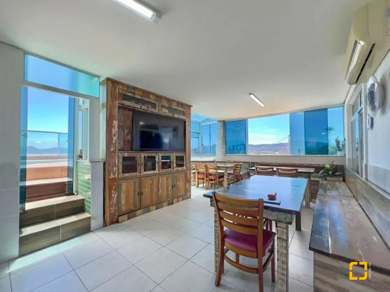Cobertura com 258m², 4 quartos (sendo 1 suíte), 3 garagens, no bairro Estreito em Florianópolis