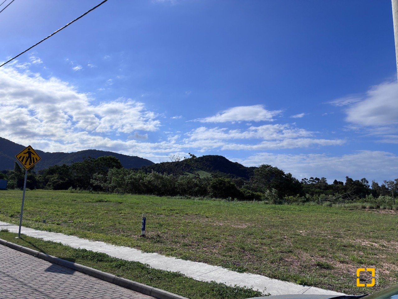 Terreno com 360m², no bairro São João do Rio Vermelho em Florianópolis