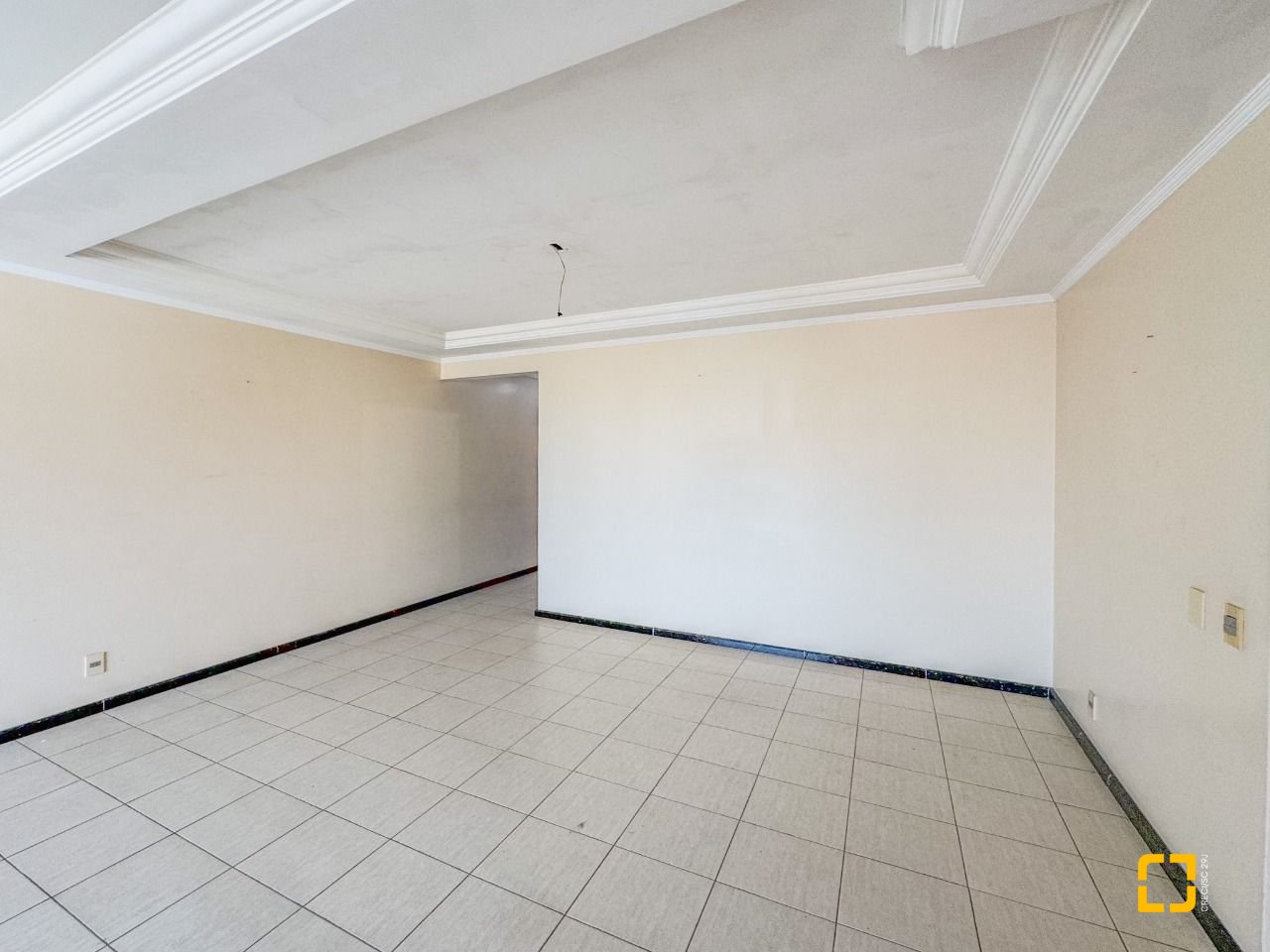 Apartamento com 113m², 4 quartos (sendo 1 suíte), 2 garagens, no bairro Centro em Florianópolis