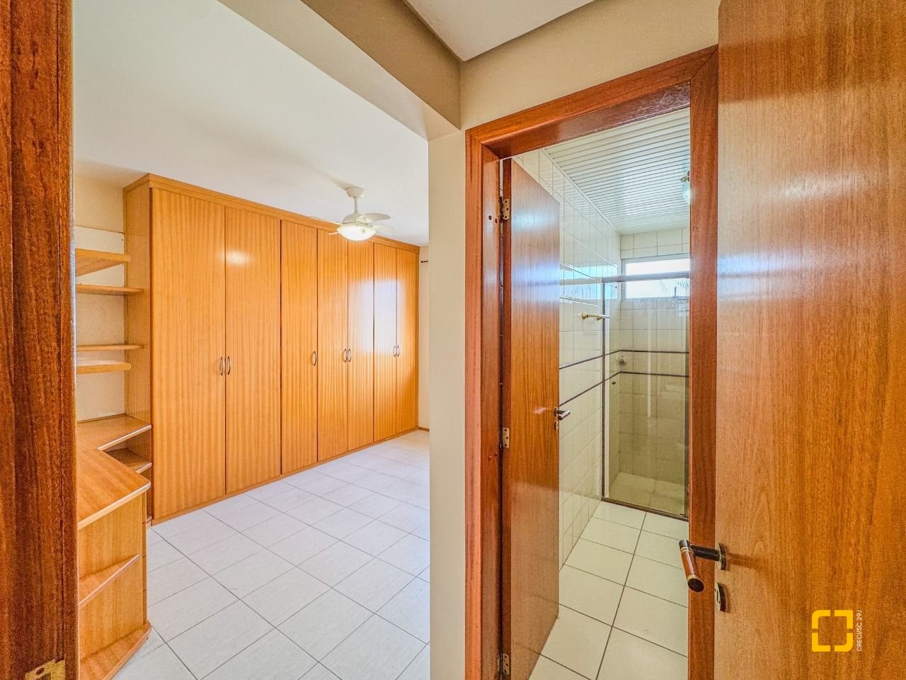 Apartamento com 113m², 4 quartos (sendo 1 suíte), 2 garagens, no bairro Centro em Florianópolis
