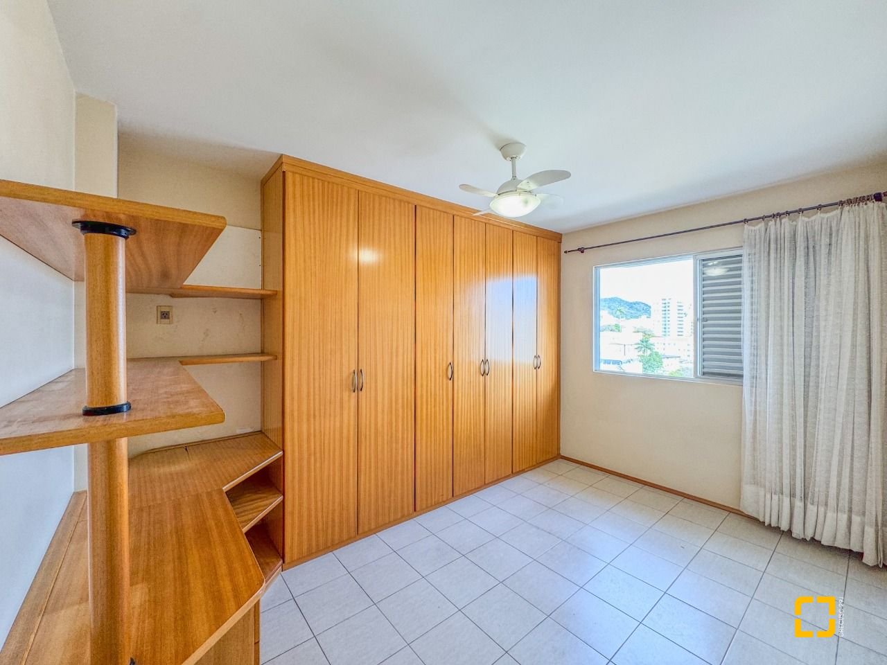 Apartamento com 113m², 4 quartos (sendo 1 suíte), 2 garagens, no bairro Centro em Florianópolis