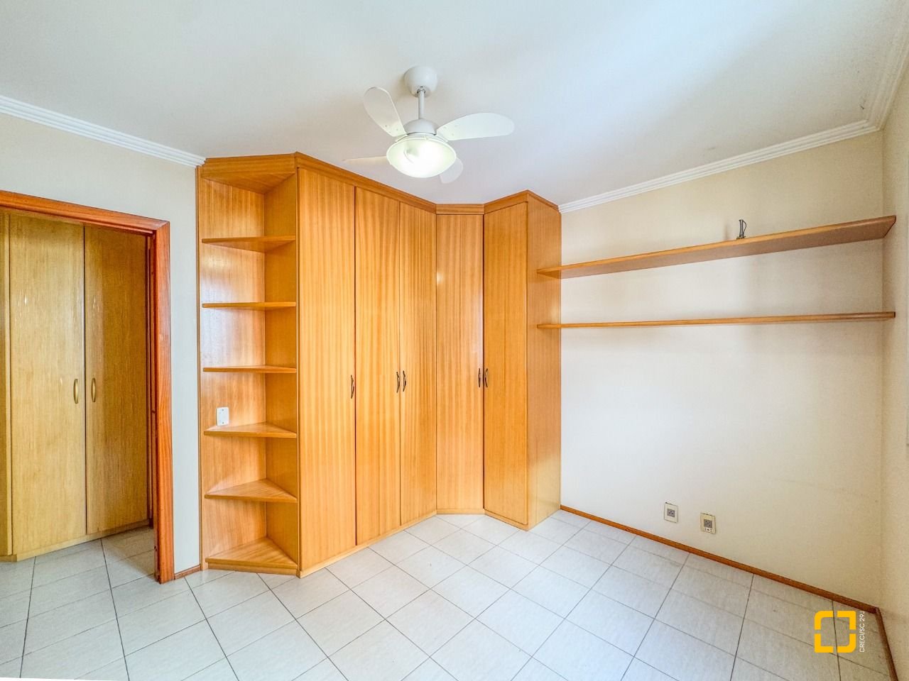 Apartamento com 113m², 4 quartos (sendo 1 suíte), 2 garagens, no bairro Centro em Florianópolis