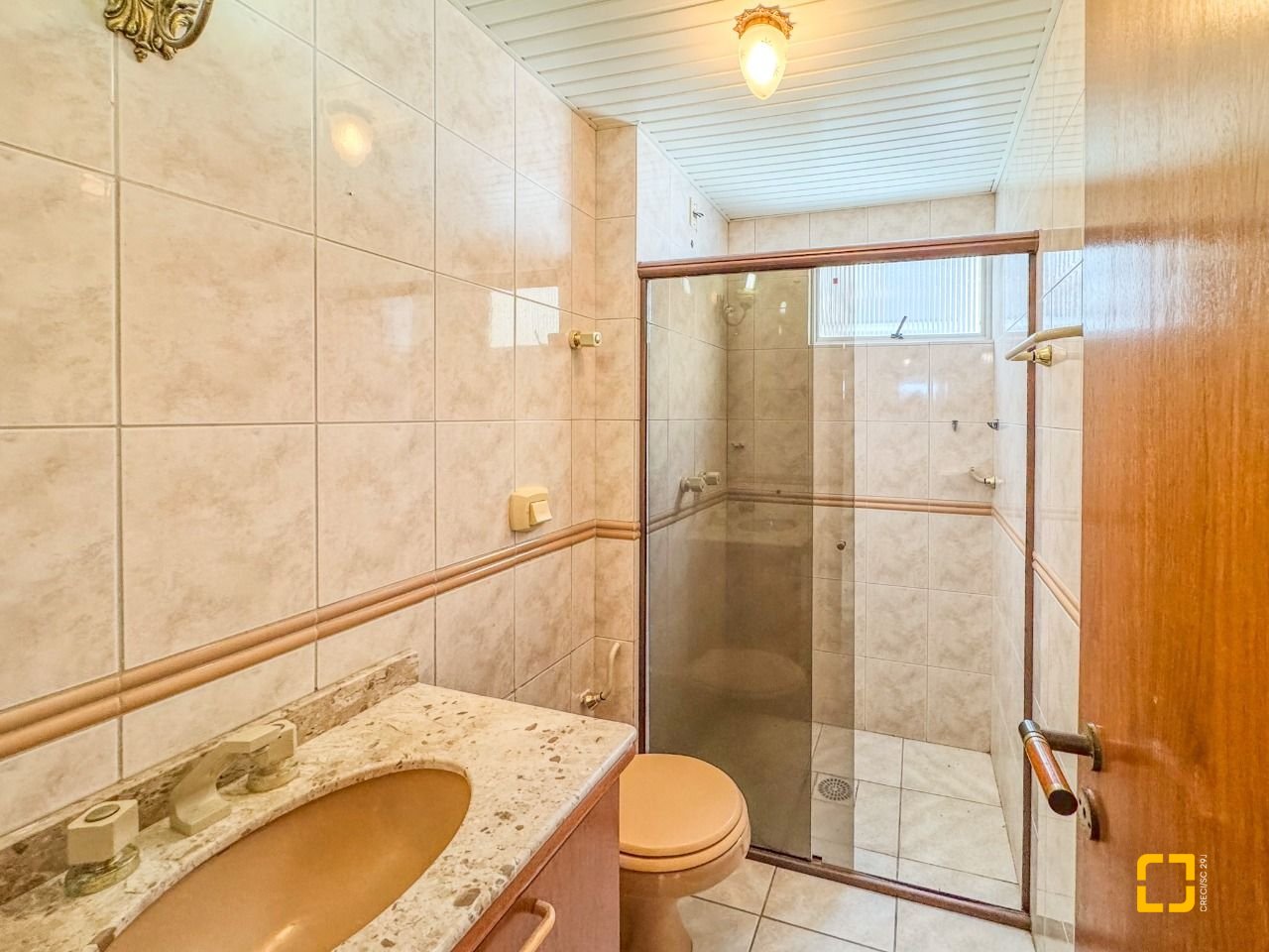 Apartamento com 113m², 4 quartos (sendo 1 suíte), 2 garagens, no bairro Centro em Florianópolis