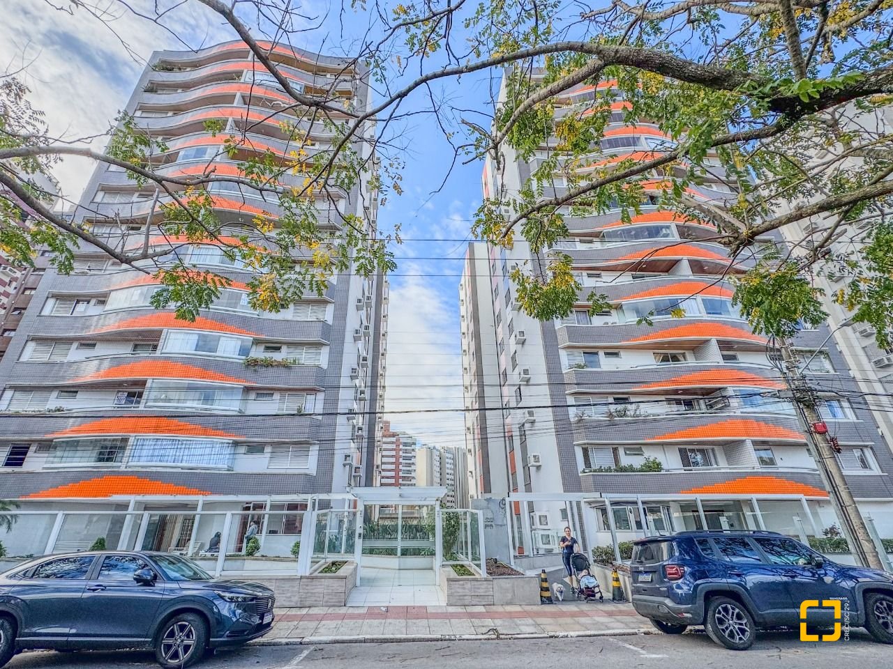 Apartamento com 113m², 4 quartos (sendo 1 suíte), 2 garagens, no bairro Centro em Florianópolis